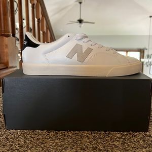 BRAND NEW Unisex New Balance 210 Court shoes. Mens Size 9 = Women’s Size 10 1/2